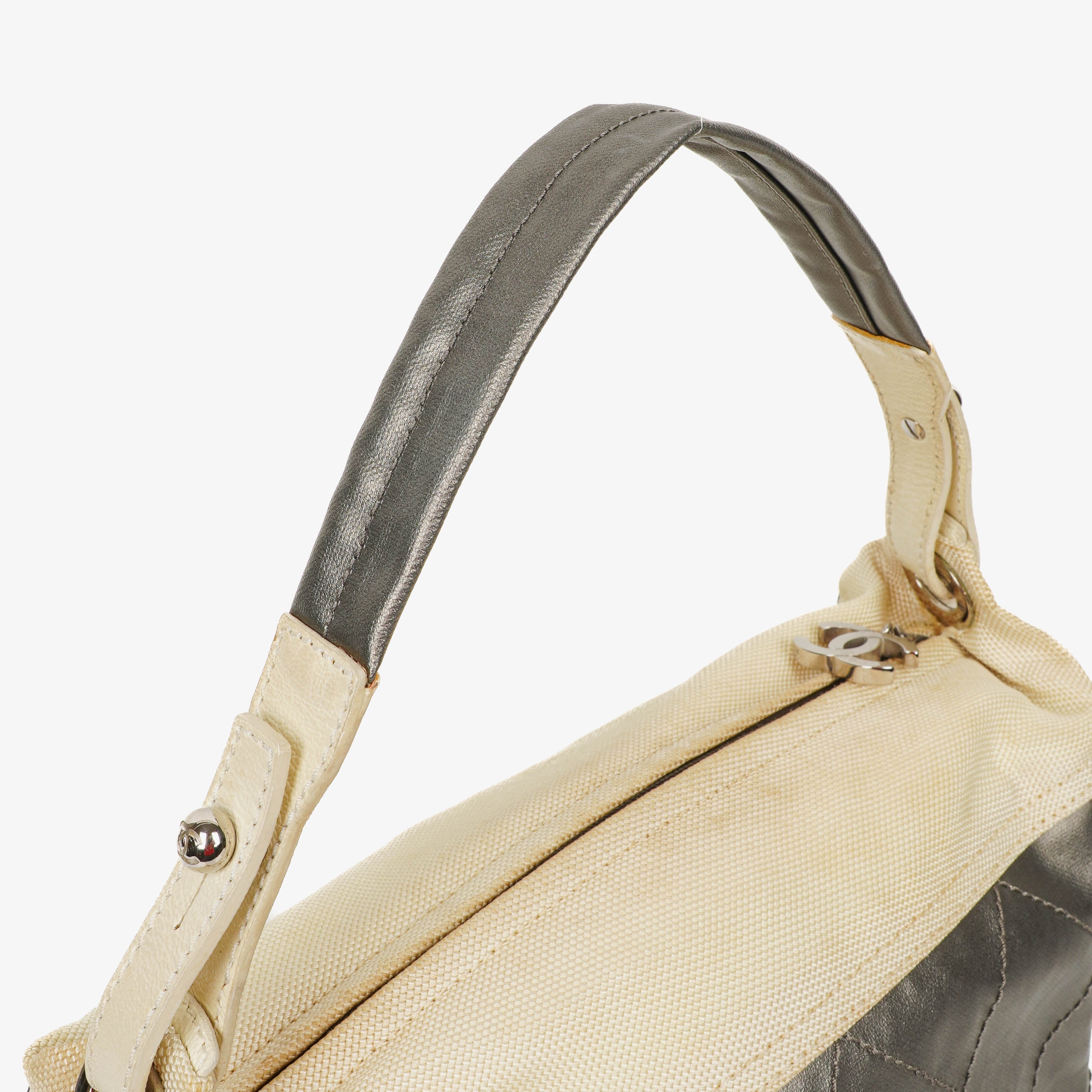 Chanel Paris-Biarritz Silber Und Creme Hobo Tasche