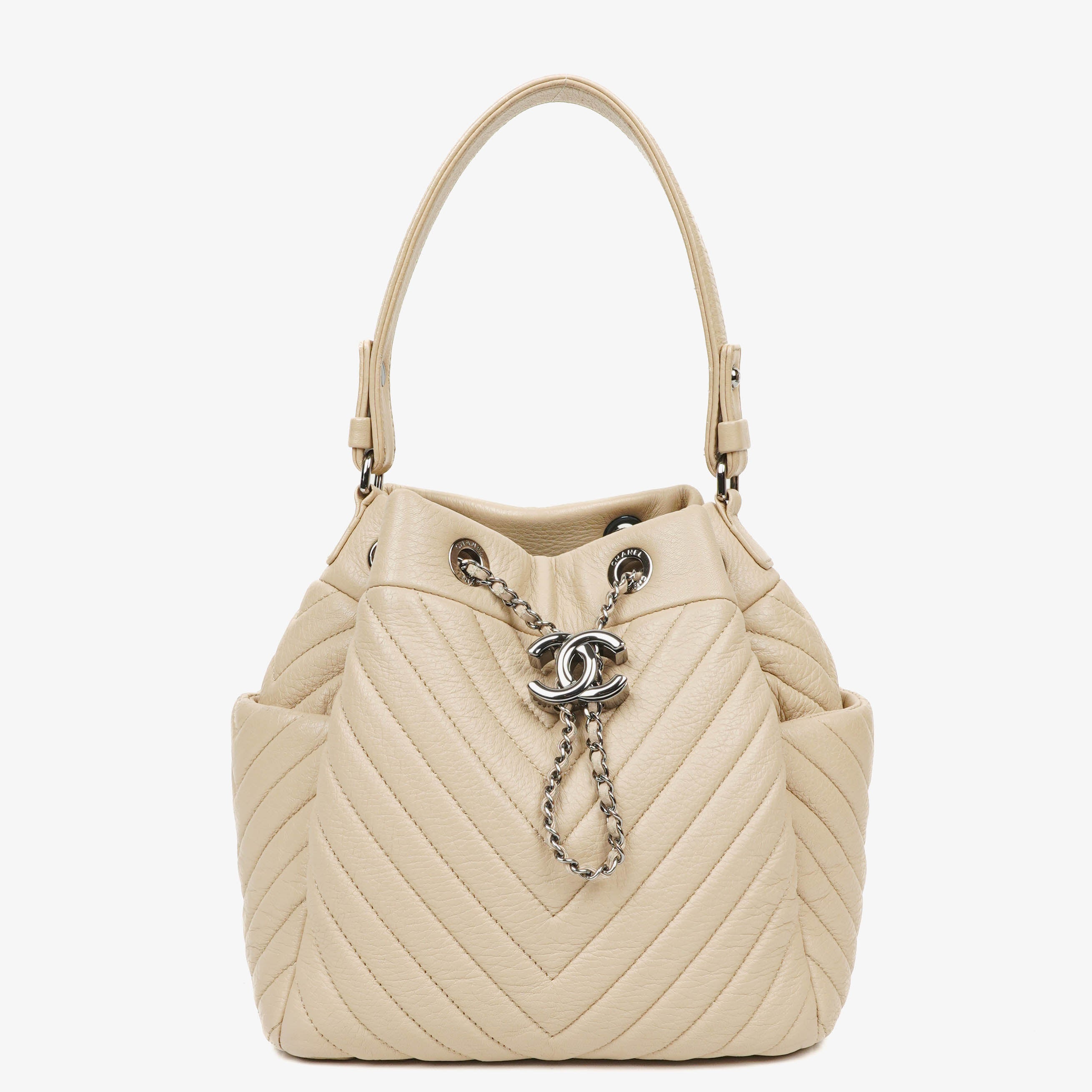 Chanel CC Ketten-Bucket Kleine Beige Hirschleder Chevron Tasche