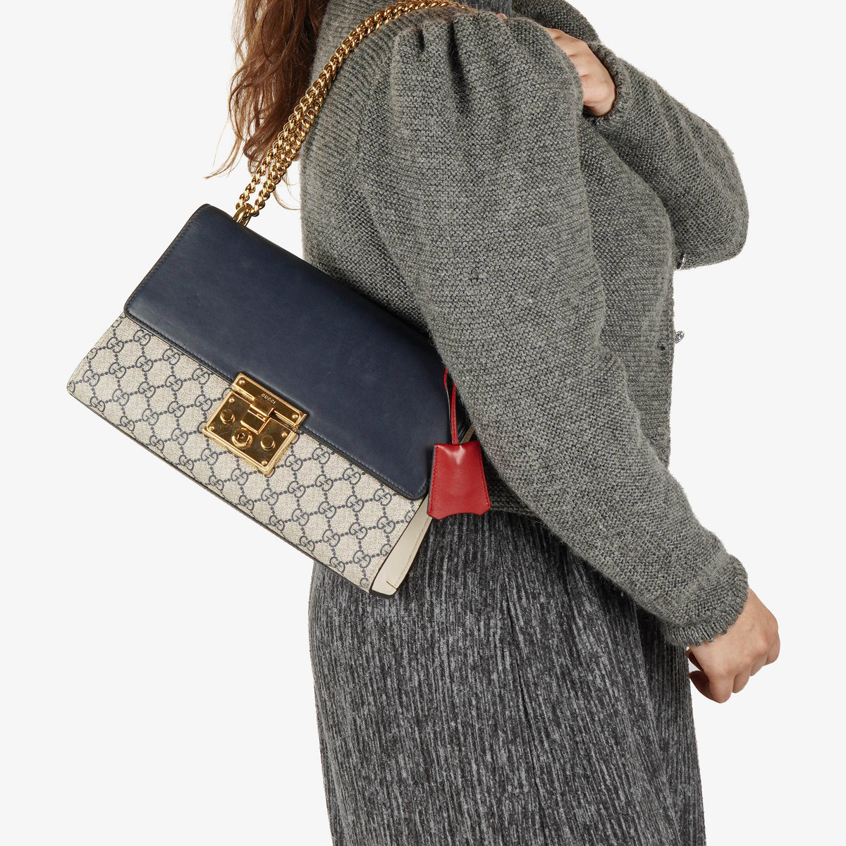 Gucci GG Supreme Canvas Medium Shoulder Bag