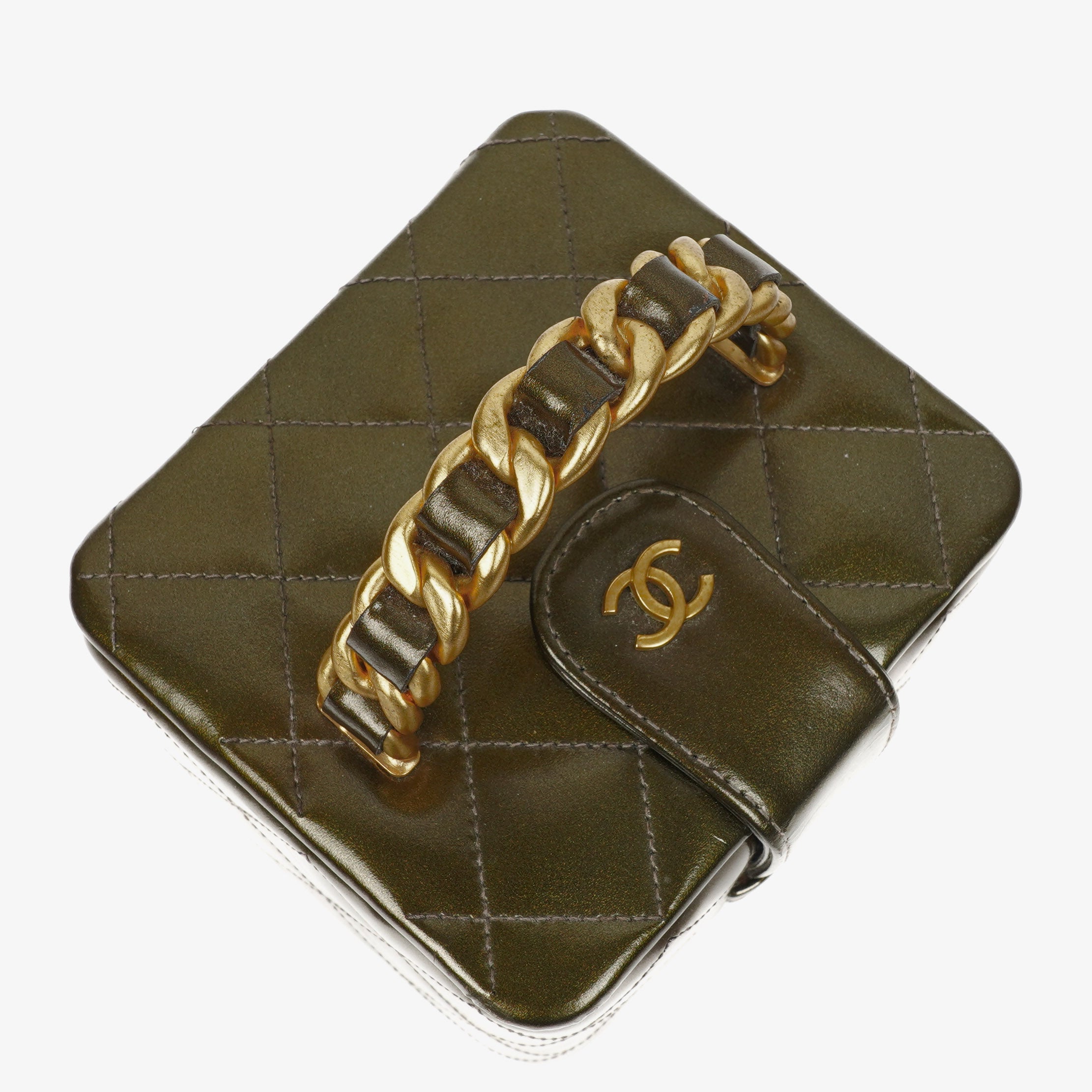 Chanel CC Kosmetiktasche Olivgrün Schillernd Gepolstertes Lackleder