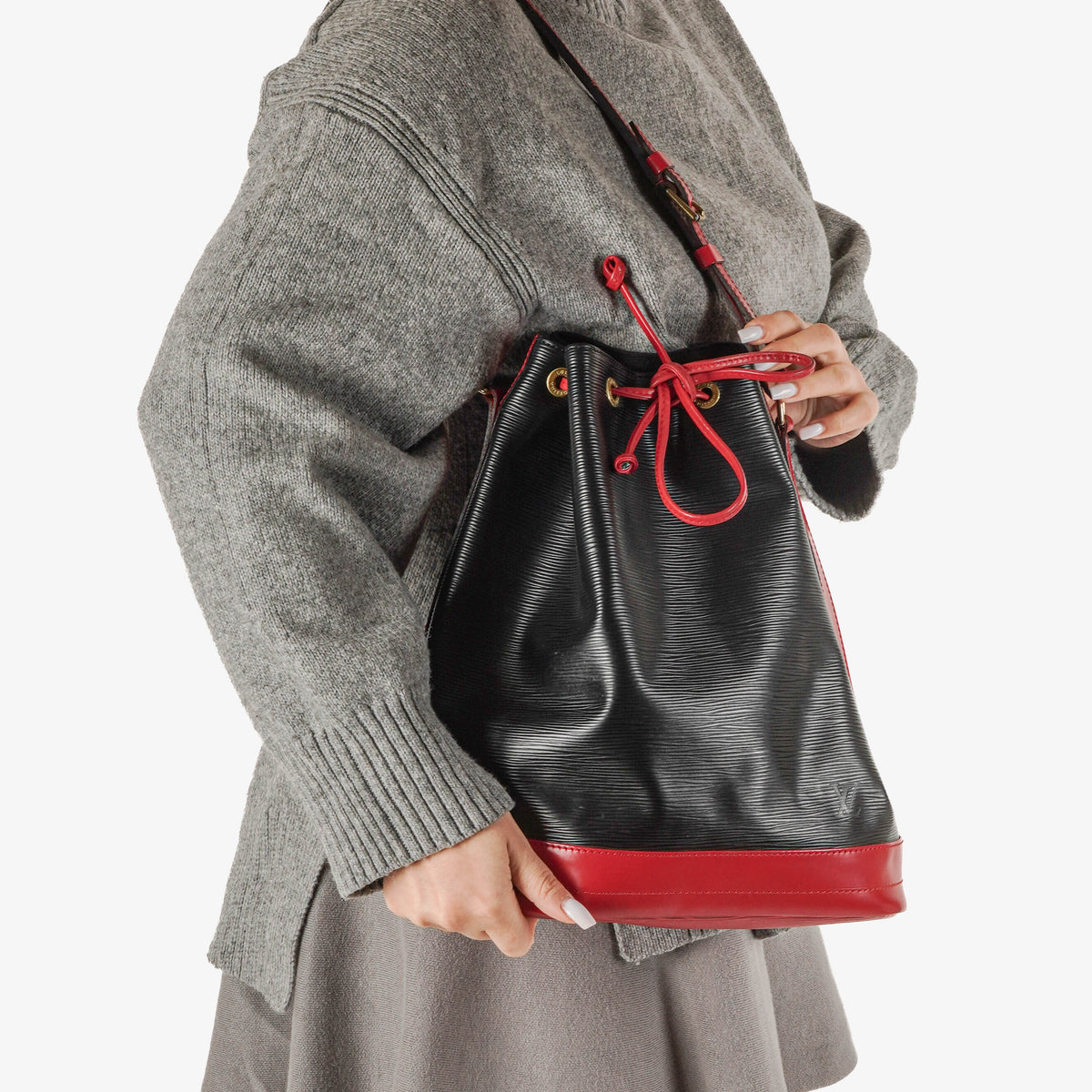 Louis Vuitton Noe GM Bi-Colour Black and Red EPI Leather Shoulder Bag
