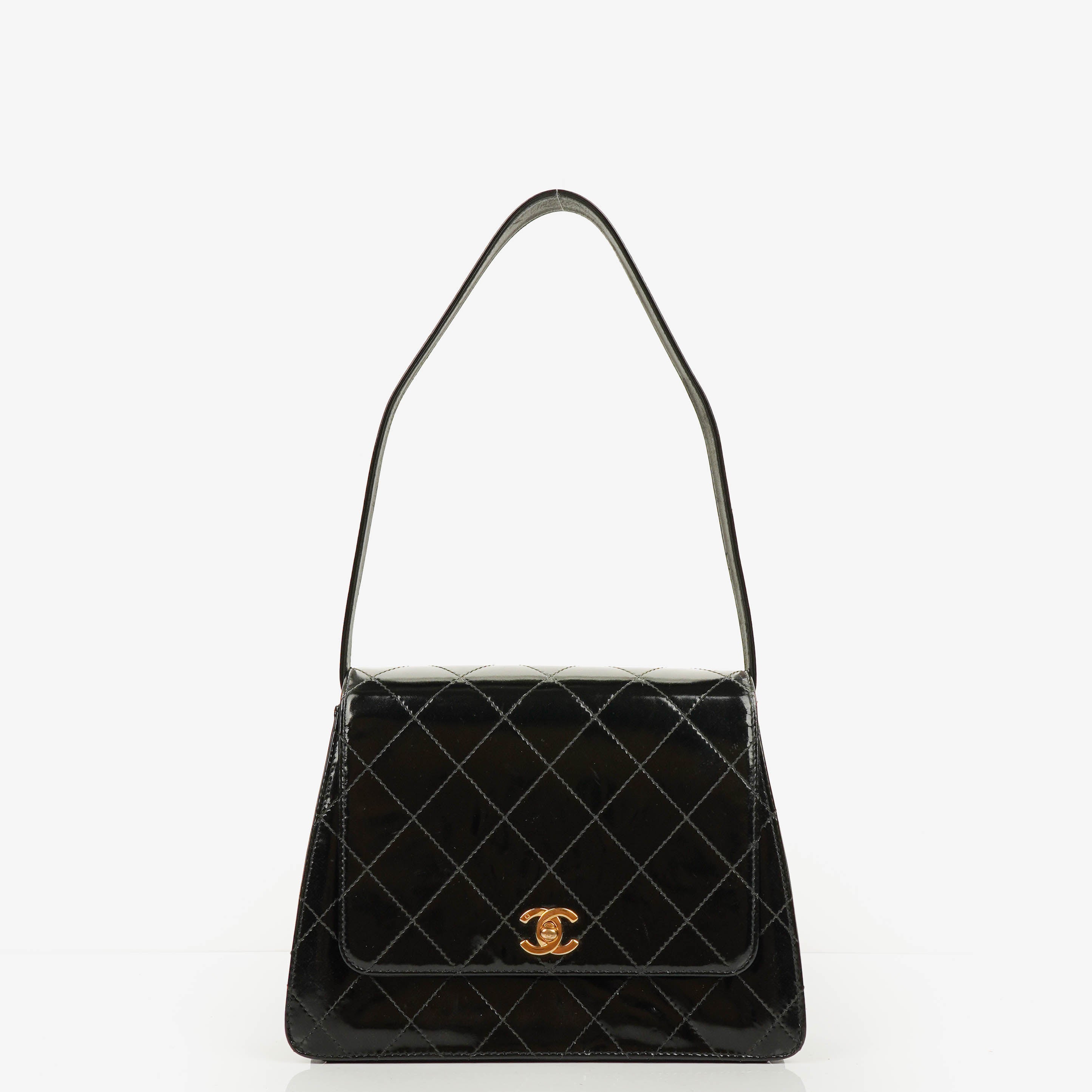 Chanel Schwarze gesteppte Lackleder-Top-Handle-Klappentasche mit 24K vergoldeter Hardware