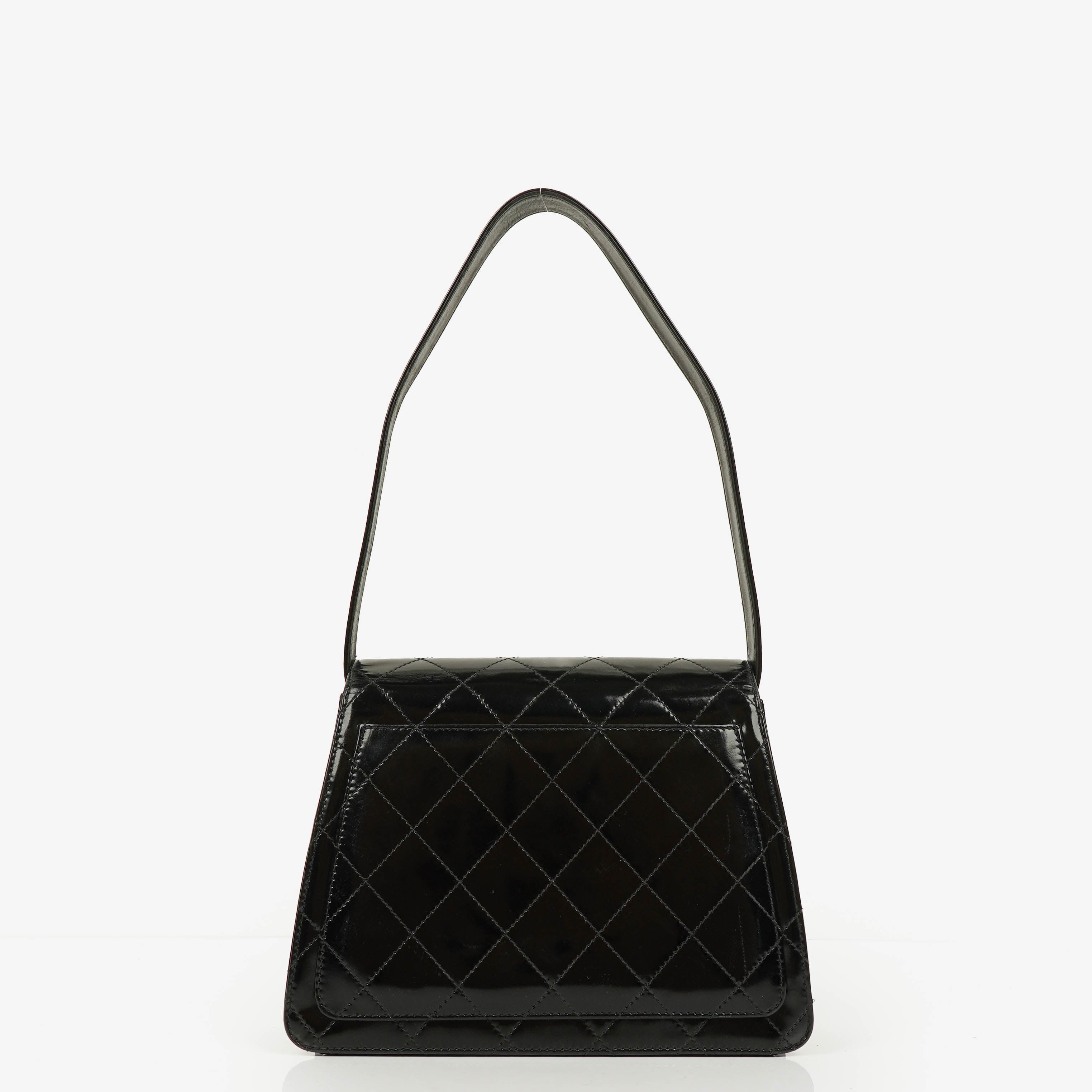 Chanel Schwarze gesteppte Lackleder-Top-Handle-Klappentasche mit 24K vergoldeter Hardware