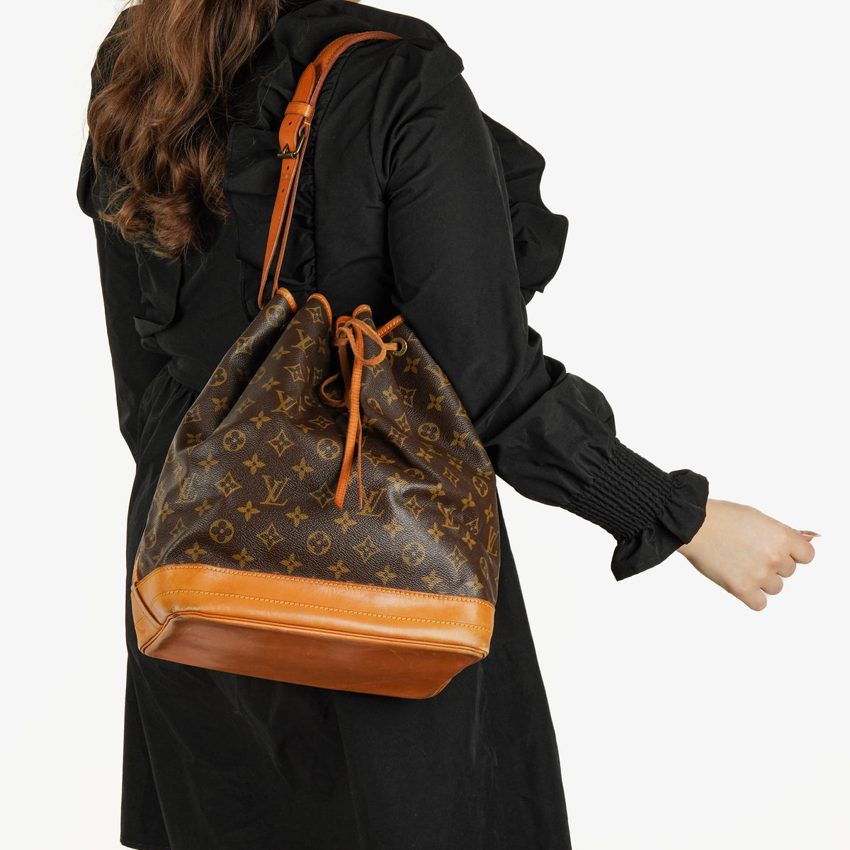 Louis Vuitton Noe Grande GM Monogram Canvas Shoulder Bag