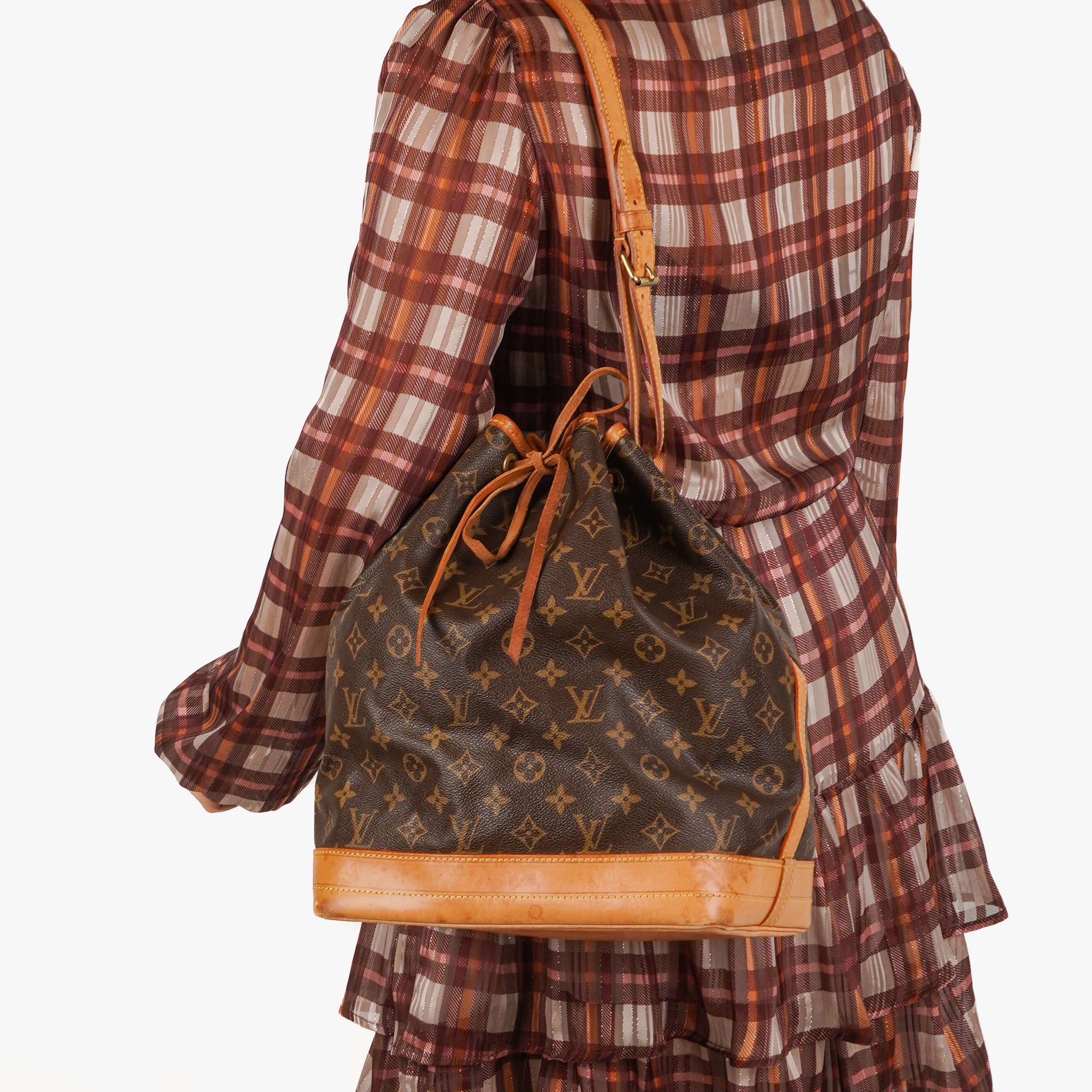 Louis Vuitton Noe Grande GM Monogram Canvas Shoulder Bag