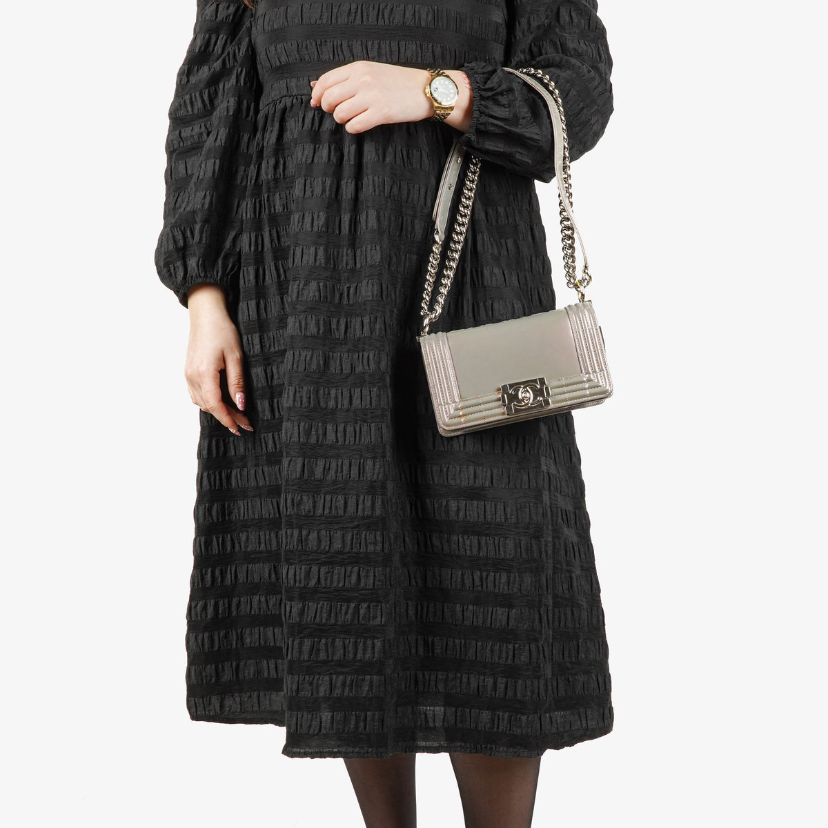 Borsa Chanel Small Boy Flap in vitello laccato iridescente lilla chiaro