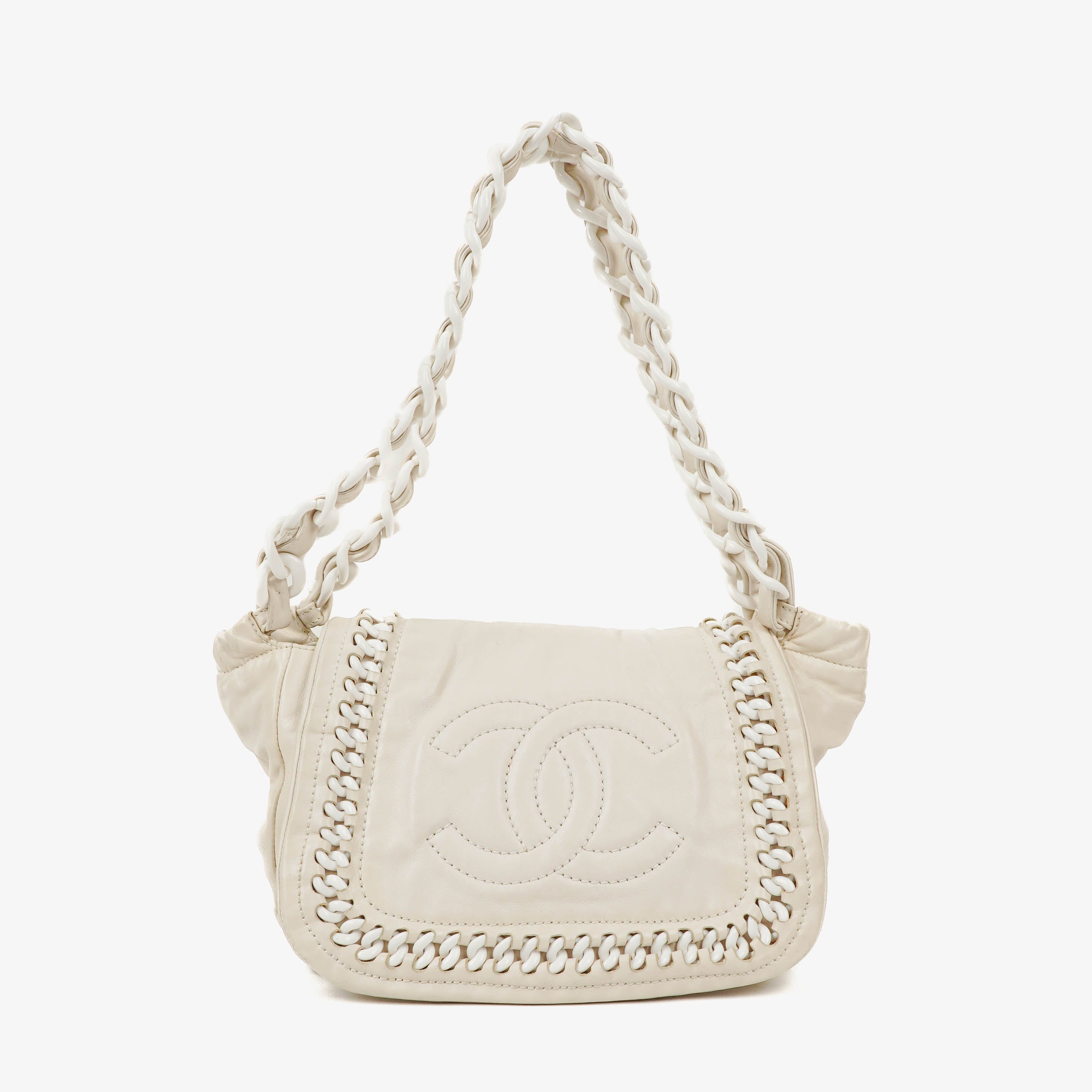 Chanel Knitterte Lack-Modern Weiße Kunststoffkette Umhängetasche