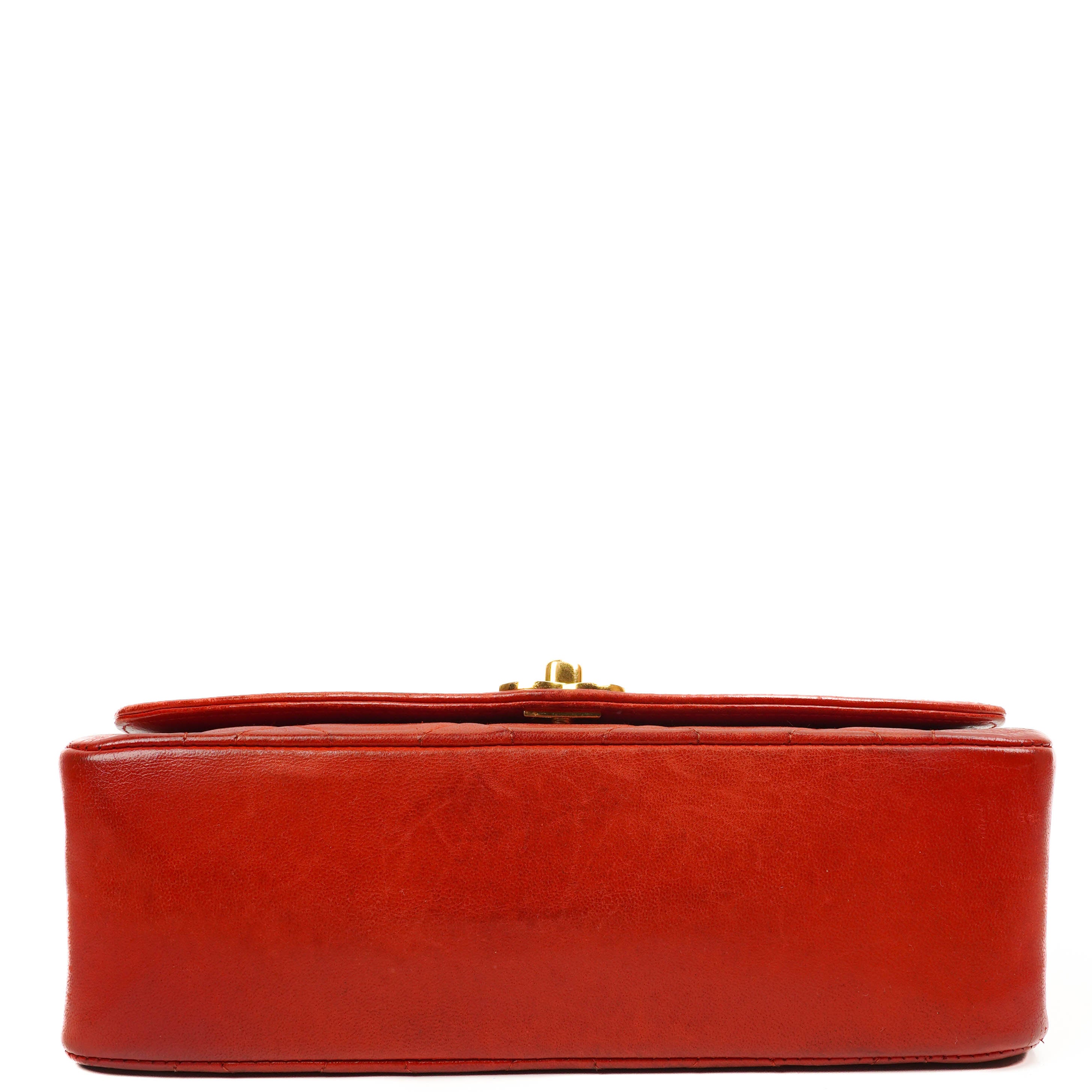 Chanel Vintage Kleine Diana Klappentasche Rotes Gestepptes Leder 24K Vergoldete Beschläge