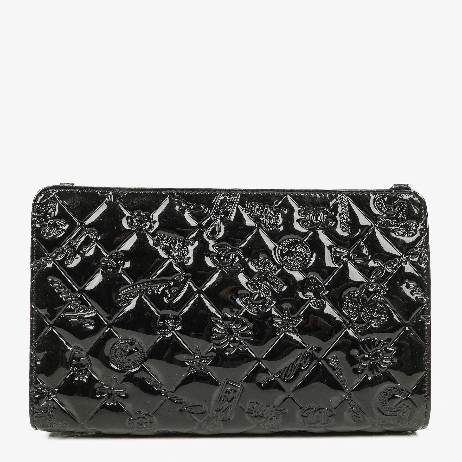 Chanel Lucky Charm Black Patent Leather Pochatte