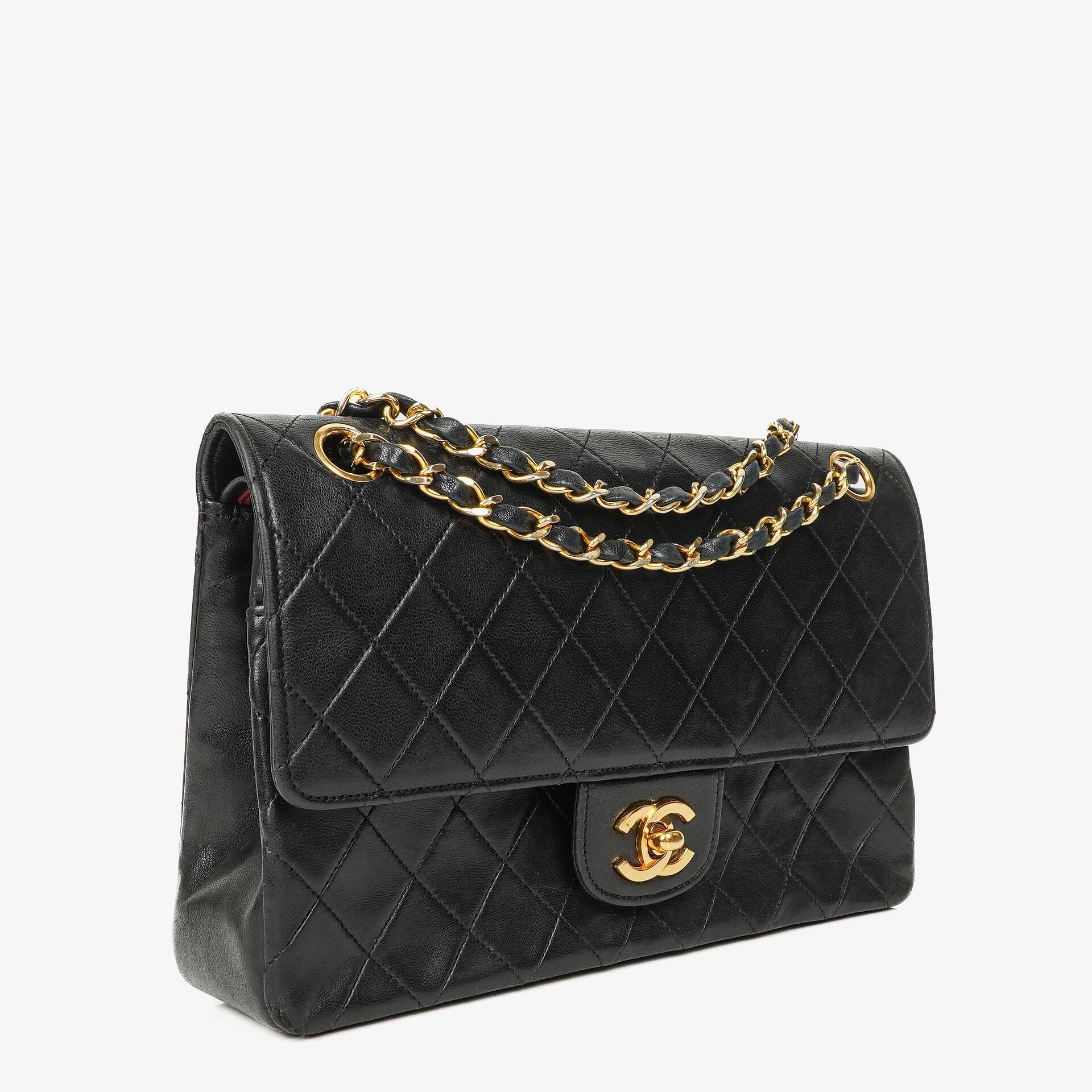 Chanel Medium Classic Vintage Double Flap Bag Black Quilted Lambskin 24K Gold-Plated Hardware
