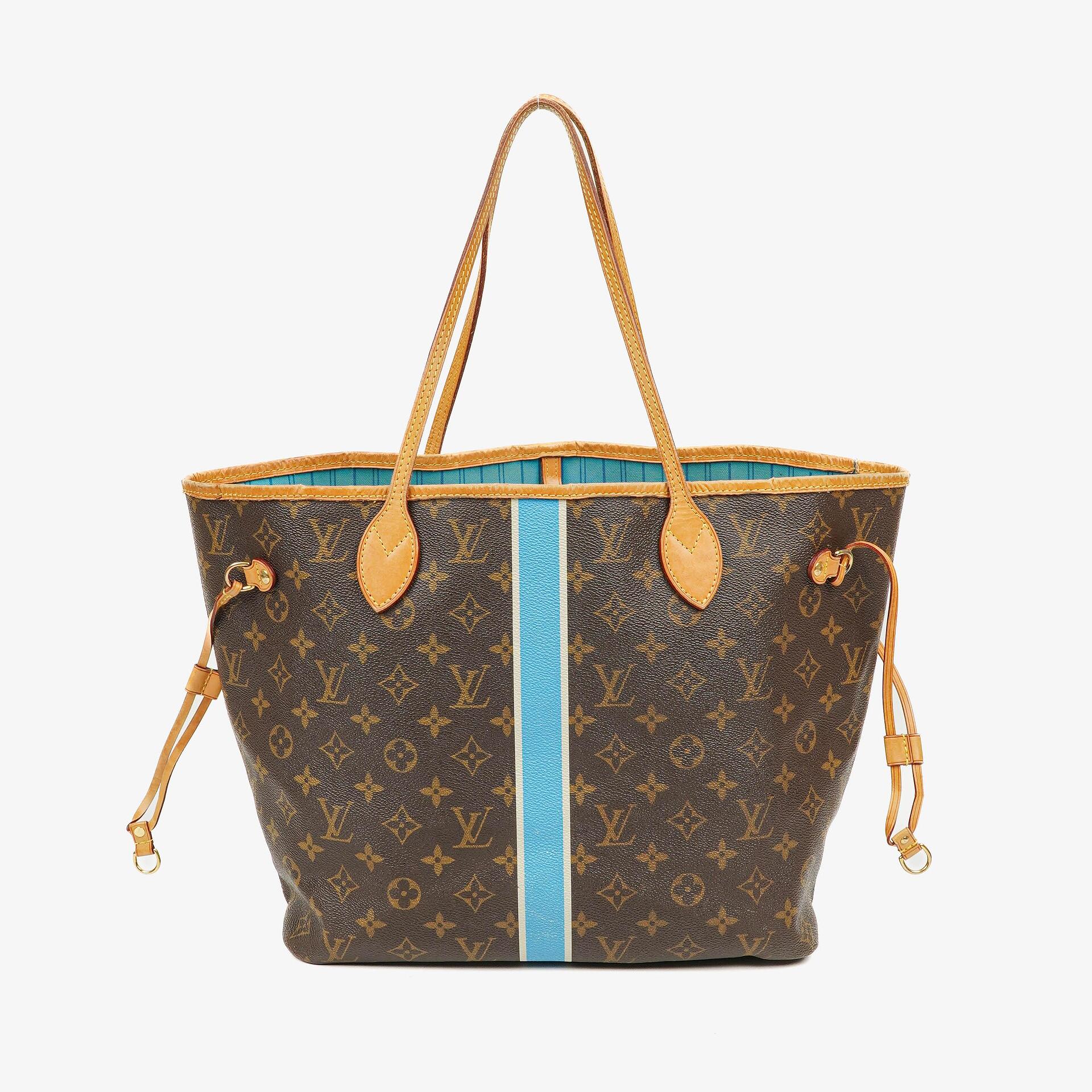 Louis Vuitton Neverfull MM Tote Bag in Monogram Canvas