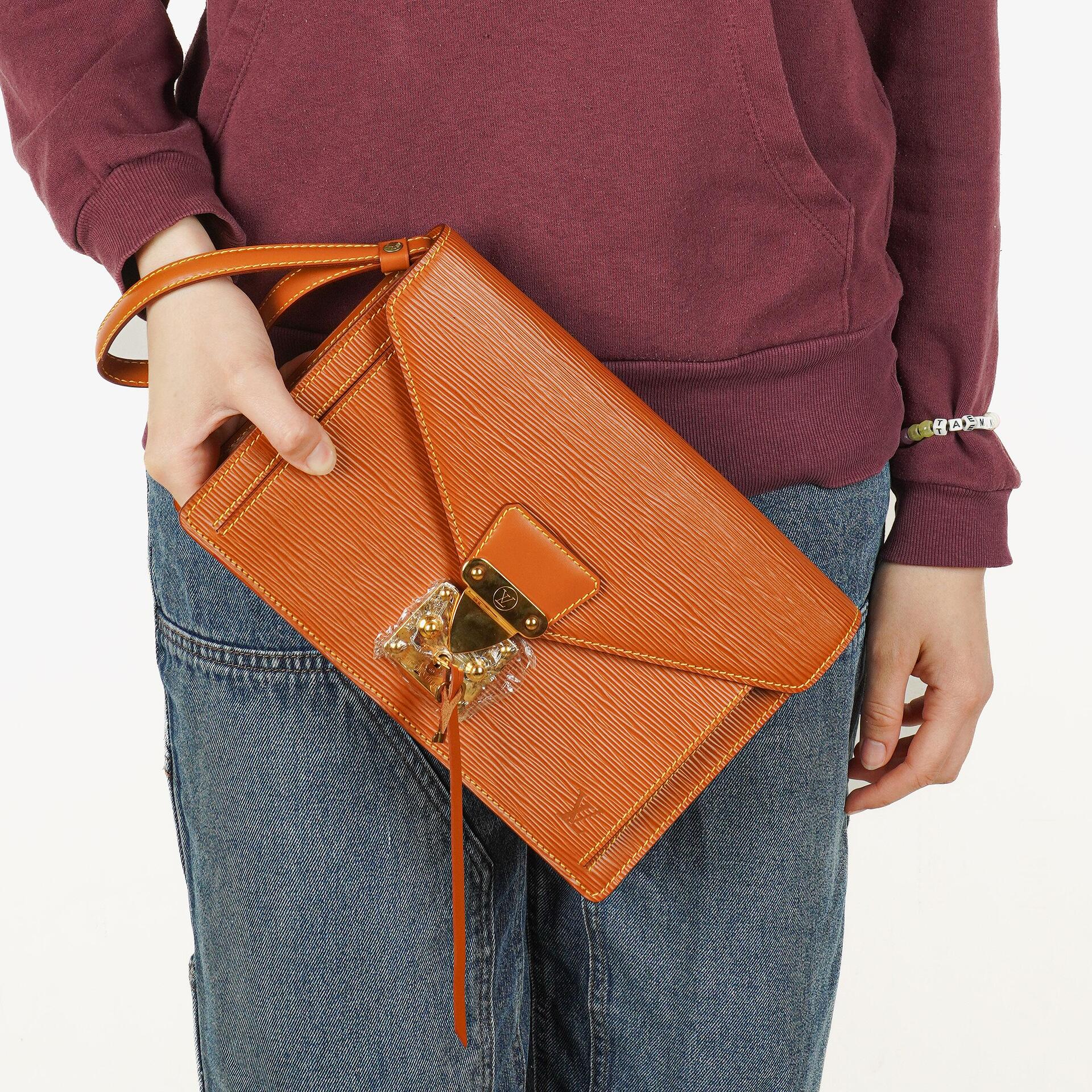 Louis Vuitton Pochette Sellier Dragonne Cognac Epi Clutch