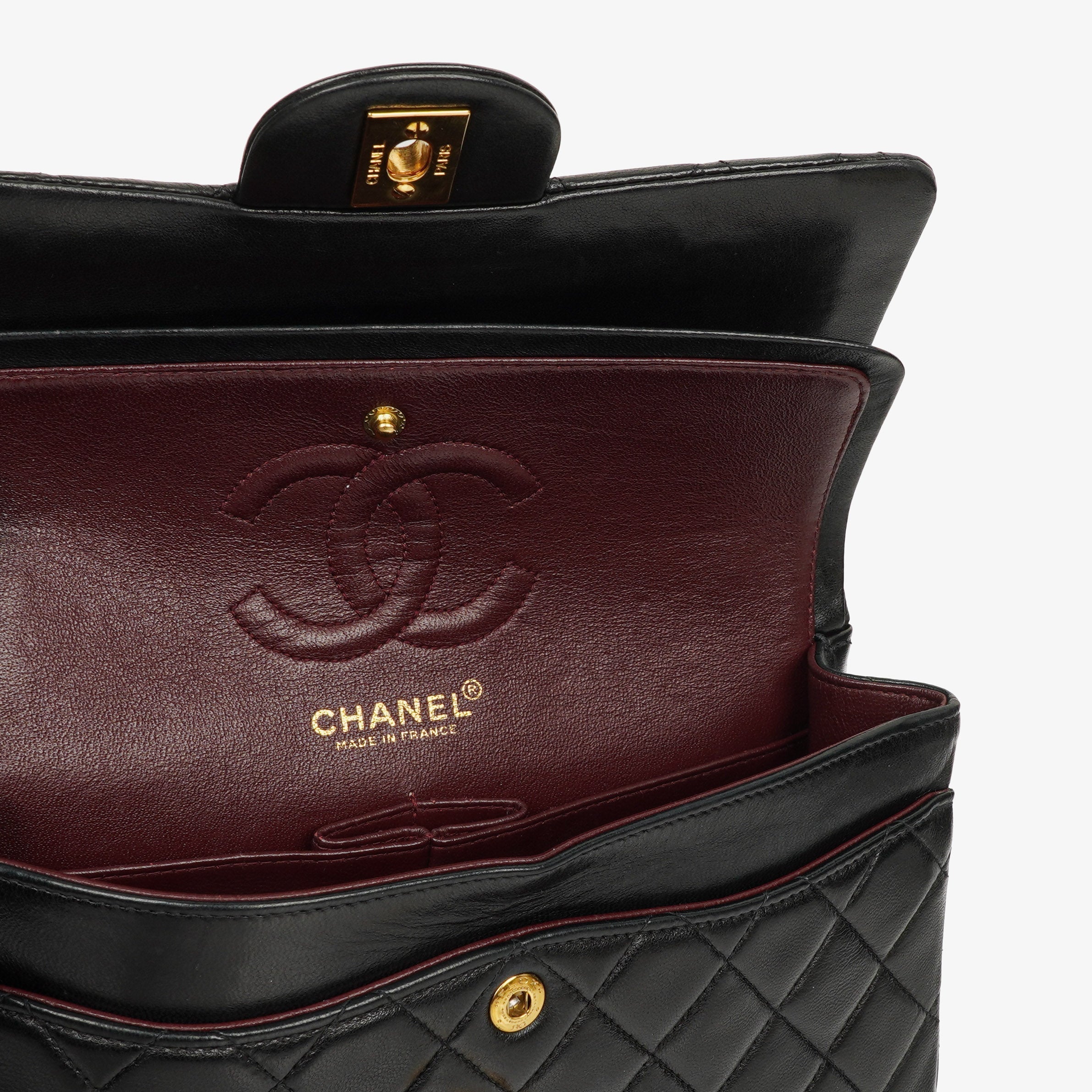 What a Pre-Loved Bag Actually Smells Like — And Why It Matters