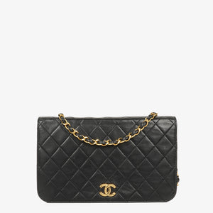 Sac à rabat complet classique Chanel en agneau noir matelassé avec ferrures plaquées or 24 carats