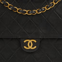 Chanel Liten Classic Enkel Flikväska Svart Quiltad Lammnappa med 24K Guldpläterad Metall