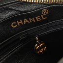 Sac appareil photo vintage Chanel en cuir matelassé noir avec ferrures plaquées or 24 carats