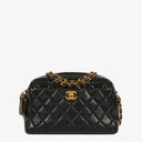 Sac appareil photo vintage Chanel en cuir matelassé noir avec ferrures plaquées or 24 carats