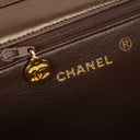 Sac à rabat complet classique Chanel en agneau matelassé marron avec ferrures plaquées or 24 carats