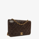 Sac à rabat complet classique Chanel en agneau matelassé marron avec ferrures plaquées or 24 carats