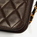 Sac à rabat complet classique Chanel en agneau matelassé marron avec ferrures plaquées or 24 carats