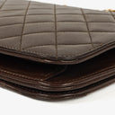 Sac à rabat complet classique Chanel en agneau matelassé marron avec ferrures plaquées or 24 carats