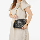 Sac bandoulière vintage Camera moyen CC en agneau matelassé noir avec pompon Chanel