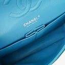 Sac double rabat moyen classique Chanel en cuir verni matelassé bleu avec ferrures argentées