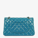 Sac double rabat moyen classique Chanel en cuir verni matelassé bleu avec ferrures argentées