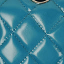Sac double rabat moyen classique Chanel en cuir verni matelassé bleu avec ferrures argentées