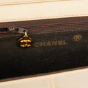 Chanel Halbmond Klappentasche in Beigem Stepp-Lammleder