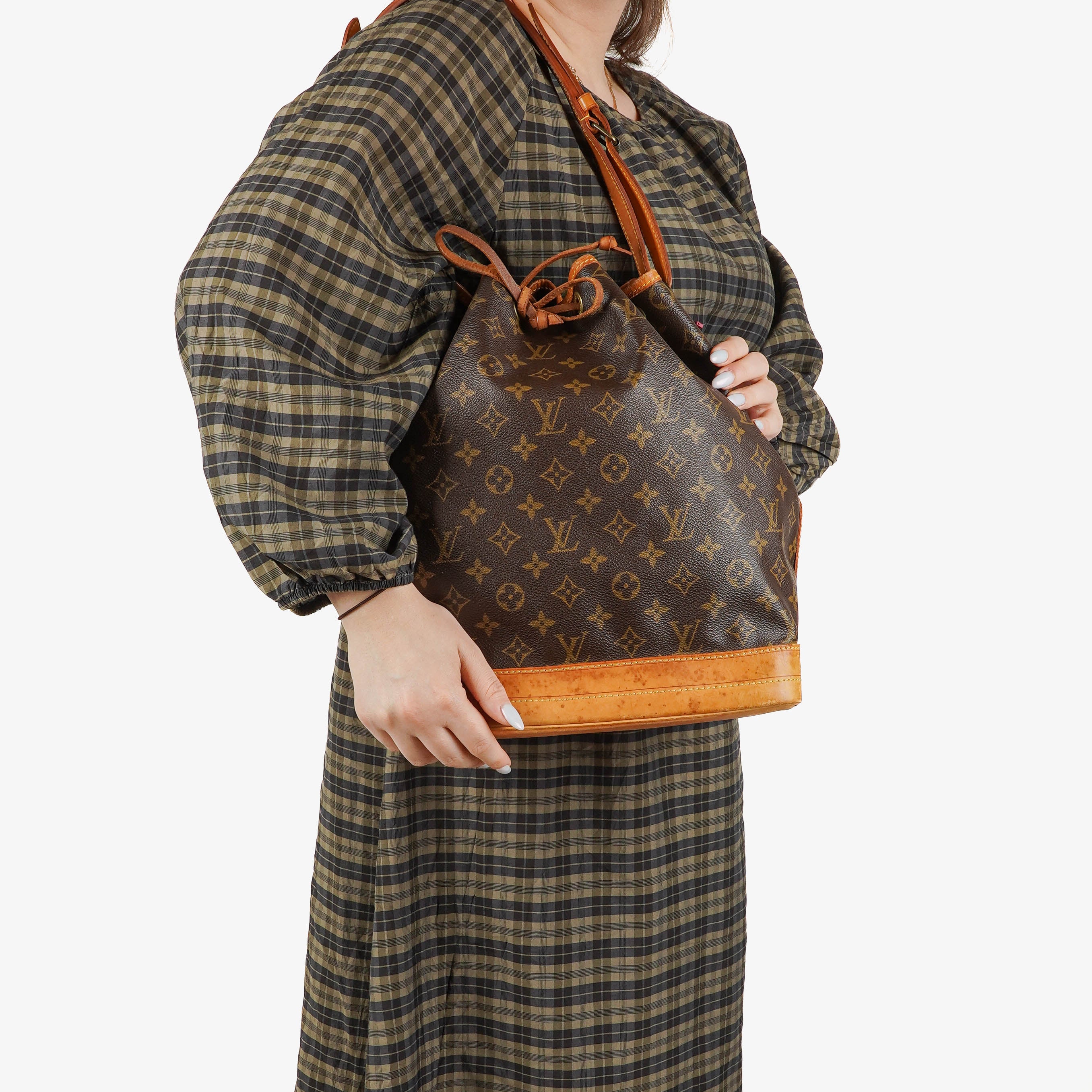 Louis Vuitton Noe Grande GM Monogram Canvas Schultertasche