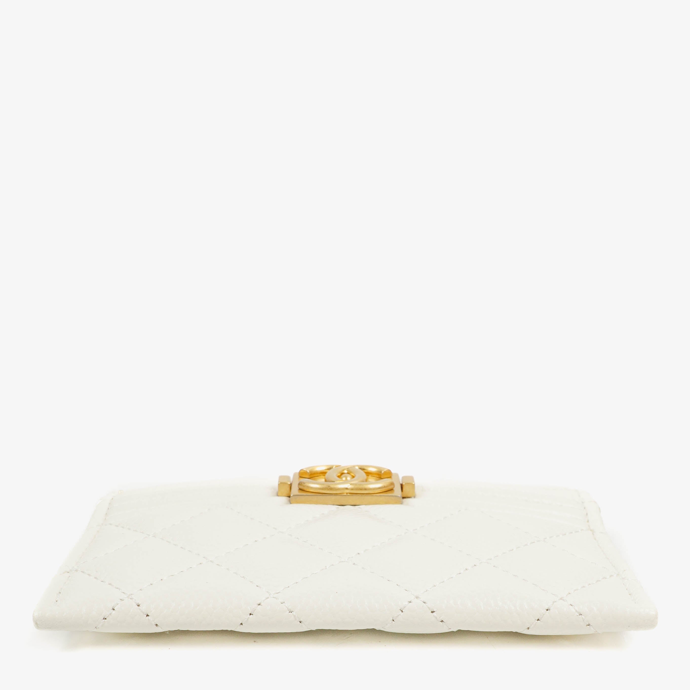Porte-cartes Boy Chanel en Cuir Caviar Blanc Matelassé