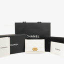 Chanel Boy Vit Kaviar Quiltad Kortfodral