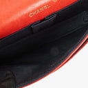 Sac classique vintage Chanel Medium Double Flap en cuir d'agneau matelassé rouge avec ferrures plaquées or 24 carats