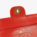 Sac classique vintage Chanel Medium Double Flap en cuir d'agneau matelassé rouge avec ferrures plaquées or 24 carats