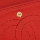 Sac classique vintage Chanel Medium Double Flap en cuir d'agneau matelassé rouge avec ferrures plaquées or 24 carats