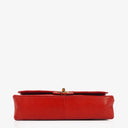 Sac classique vintage Chanel Medium Double Flap en cuir d'agneau matelassé rouge avec ferrures plaquées or 24 carats