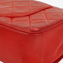 Sac classique vintage Chanel Medium Double Flap en cuir d'agneau matelassé rouge avec ferrures plaquées or 24 carats