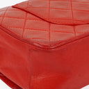 Sac classique vintage Chanel Medium Double Flap en cuir d'agneau matelassé rouge avec ferrures plaquées or 24 carats