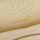 Sac Double Rabat Classique Moyen Vintage Chanel en Agneau Matelassé avec Ferrures Plaquées Or 24K