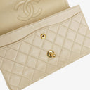 Sac Double Rabat Classique Moyen Vintage Chanel en Agneau Matelassé avec Ferrures Plaquées Or 24K