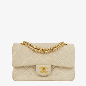 Sac Double Rabat Classique Moyen Vintage Chanel en Agneau Matelassé avec Ferrures Plaquées Or 24K
