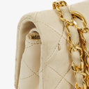 Sac Double Rabat Classique Moyen Vintage Chanel en Agneau Matelassé avec Ferrures Plaquées Or 24K