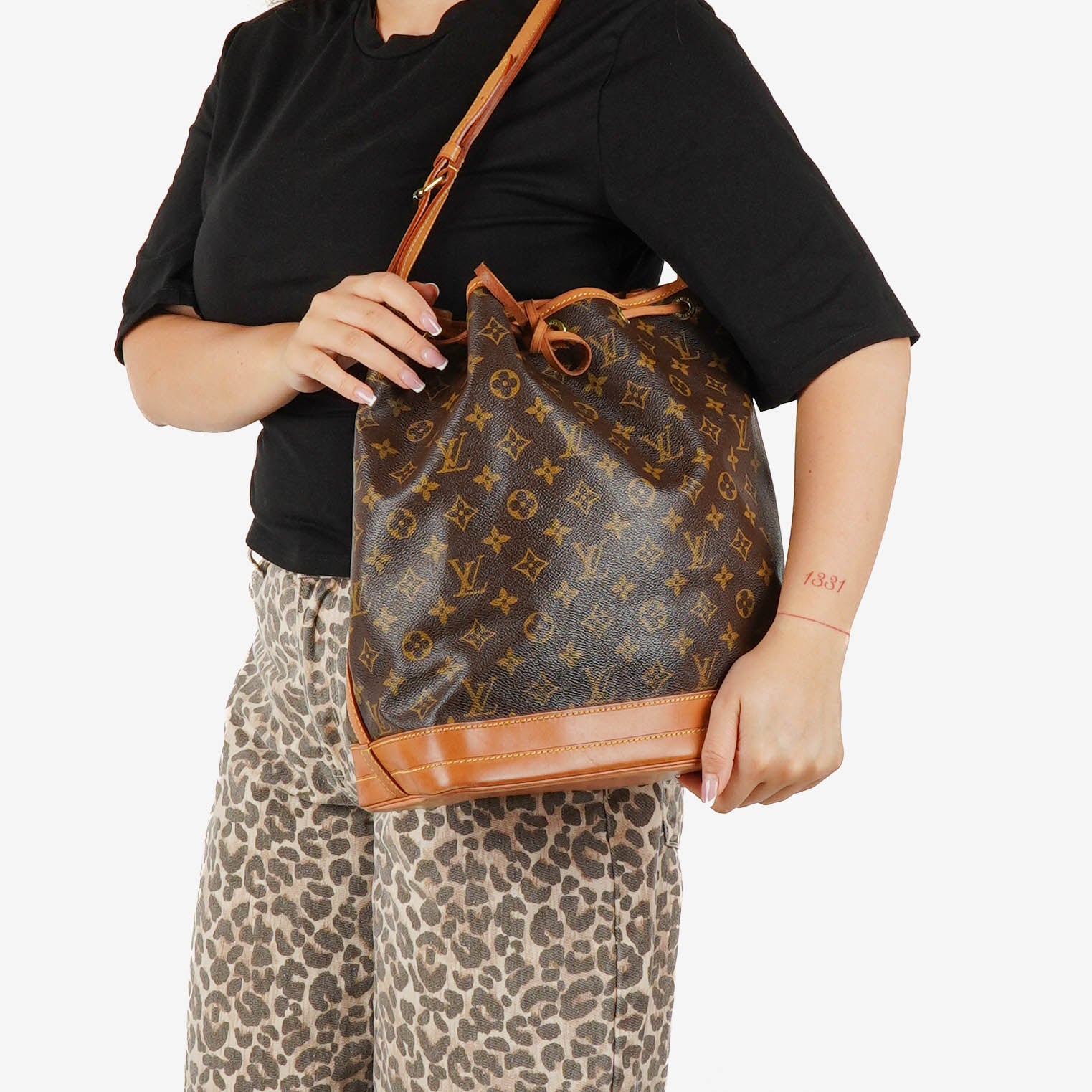 Louis Vuitton Noe Grande GM Monogram Canvas Shoulder Bag