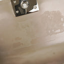 Petit sac à rabat Chanel Small Boy en cuir verni irisé violet clair