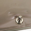 Petit sac à rabat Chanel Small Boy en cuir verni irisé violet clair