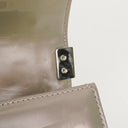 Petit sac à rabat Chanel Small Boy en cuir verni irisé violet clair