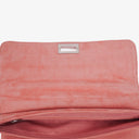 Sac à rabat Mademoiselle Chanel en daim rose chocolat