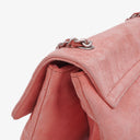 Sac à rabat Mademoiselle Chanel en daim rose chocolat