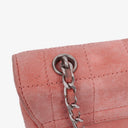 Sac à rabat Mademoiselle Chanel en daim rose chocolat